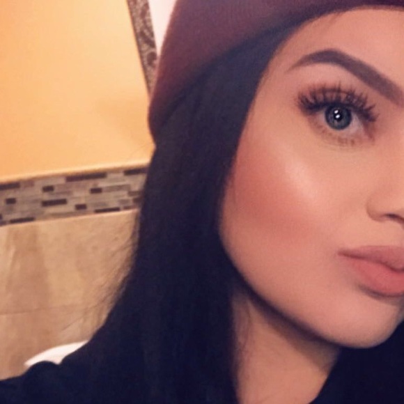 Meet your Posher, Mari - Picture 1 of 1